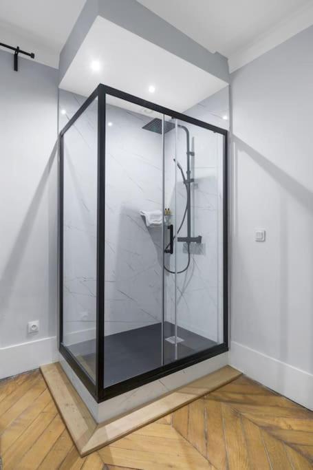 6pers #3 Bedrooms #2 Bathrooms#paris 17eme Apartment *