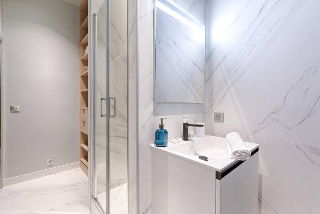 Apartment Champs Elysees Marbeuf Magnifique 4p