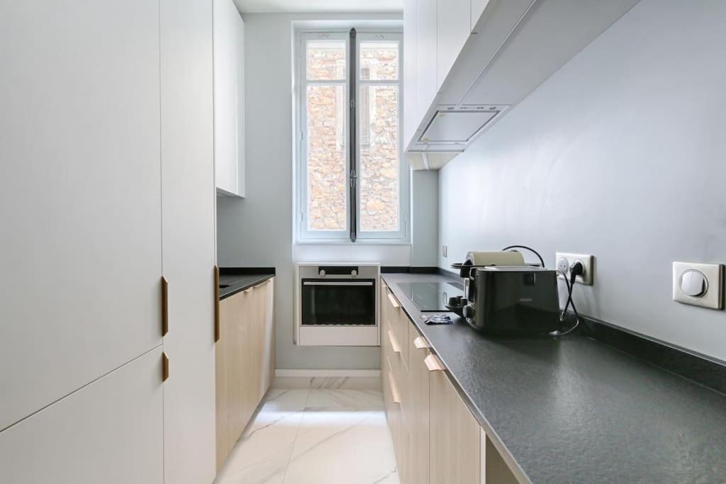 Champs Elysees Marbeuf Magnifique 4p Apartment