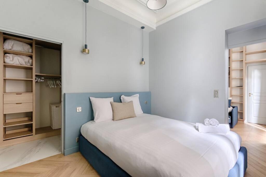 Apartment Champs Elysees Marbeuf Magnifique 4p