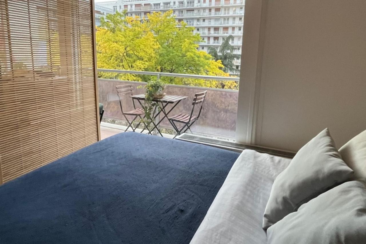 Apartment Small Nest With View Of The Eiffel Tower Paris