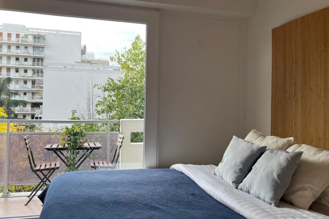 Small Nest With View Of The Eiffel Tower Apartment