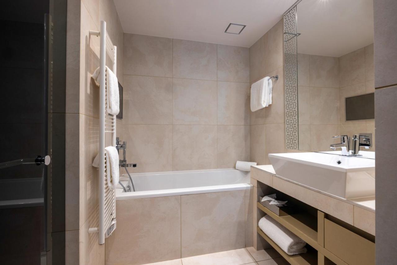 Etoile Maillot Hotel Paris
