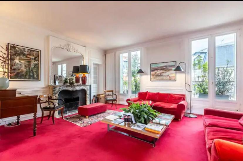 3 Bedroom Luxury Eiffel Tower View *