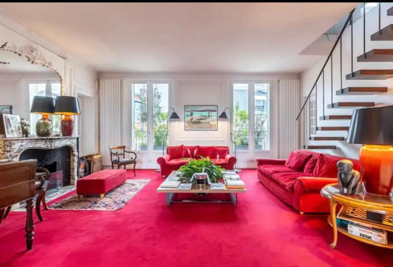 3 Bedroom Luxury Eiffel Tower View *