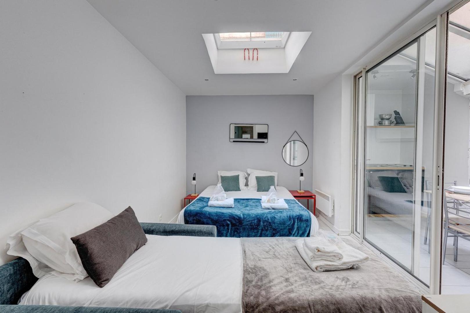 244 Saint Dominique - Superb