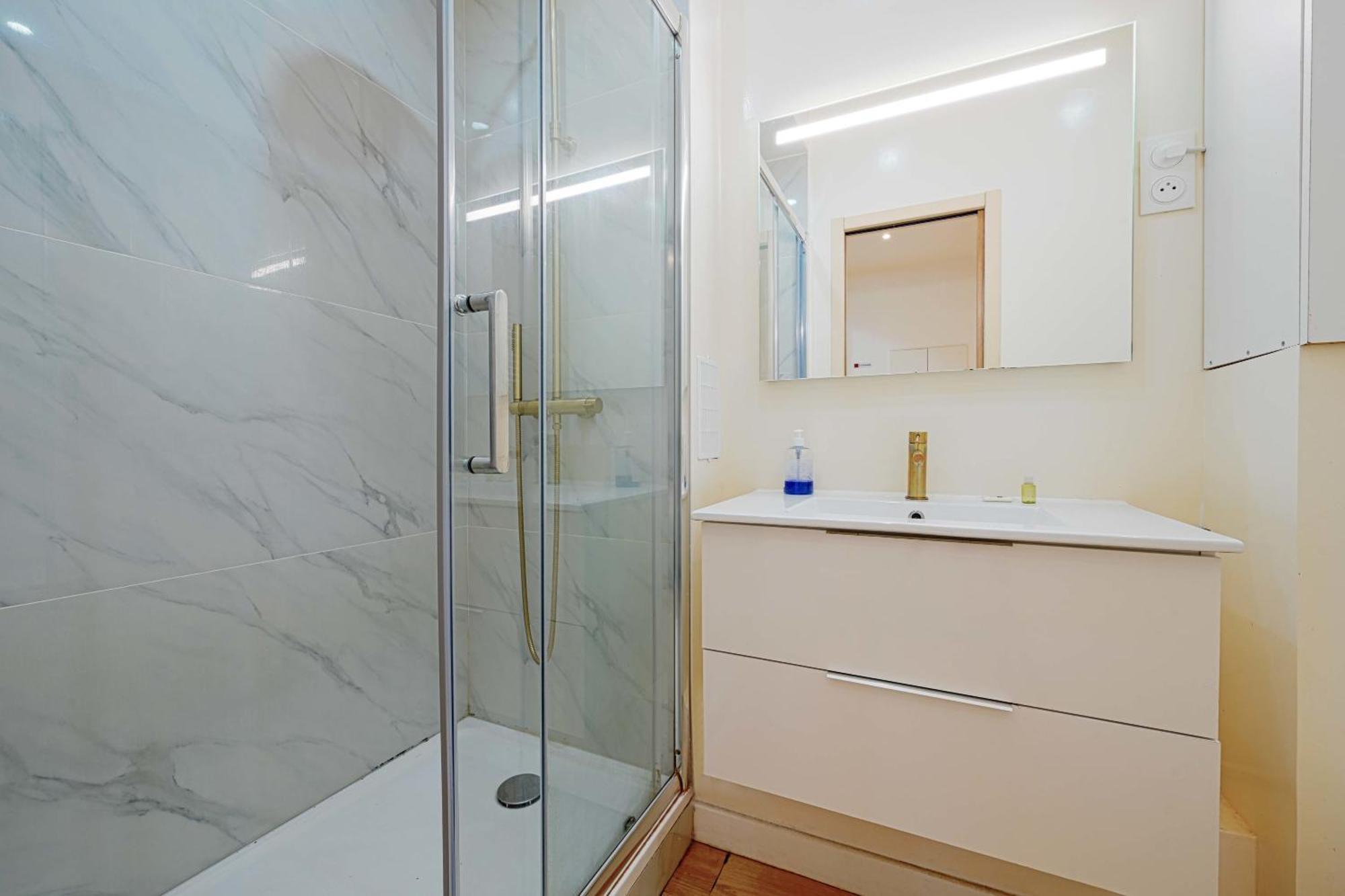 Modern Renovated Studio With A Touch Of Gilded Glamour Central *