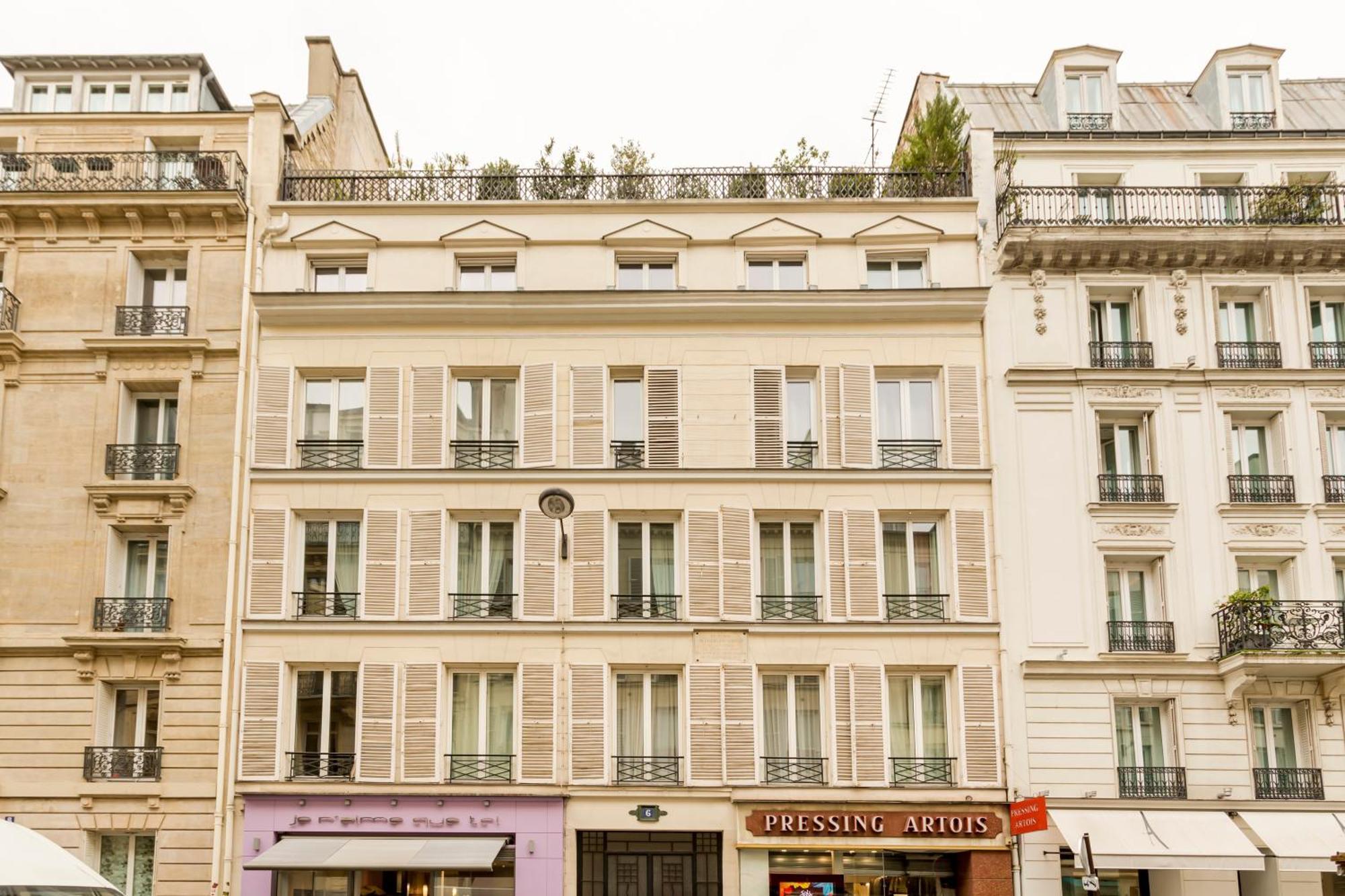 Artois Champs-elysées * Paris
