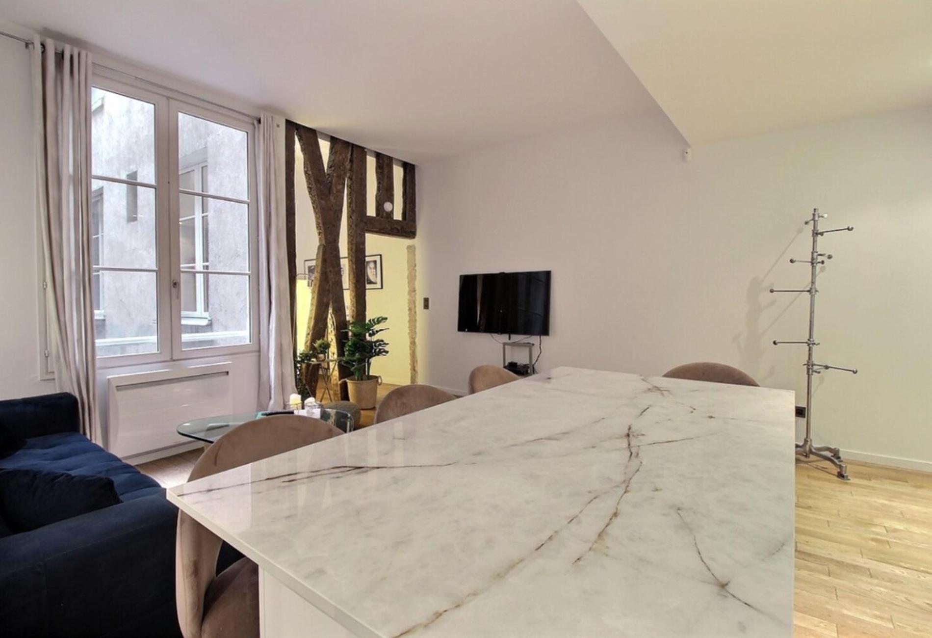 - Louvre & Rivoli Apartment Paris