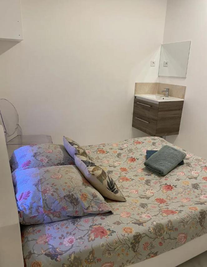 Guest Nearby Champs Elysees Apartment Paris