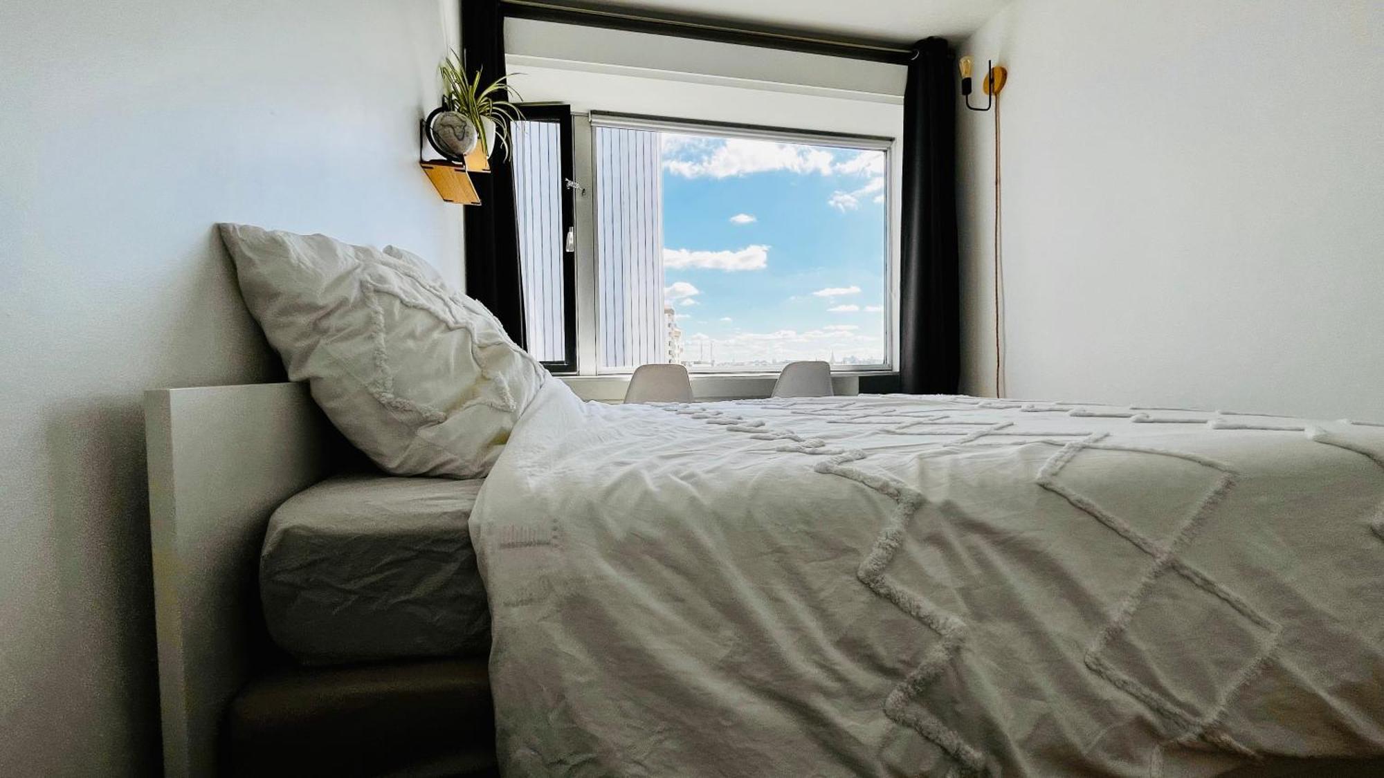 2 Private Bedrooms, Montparnasse Station Homestay Paris