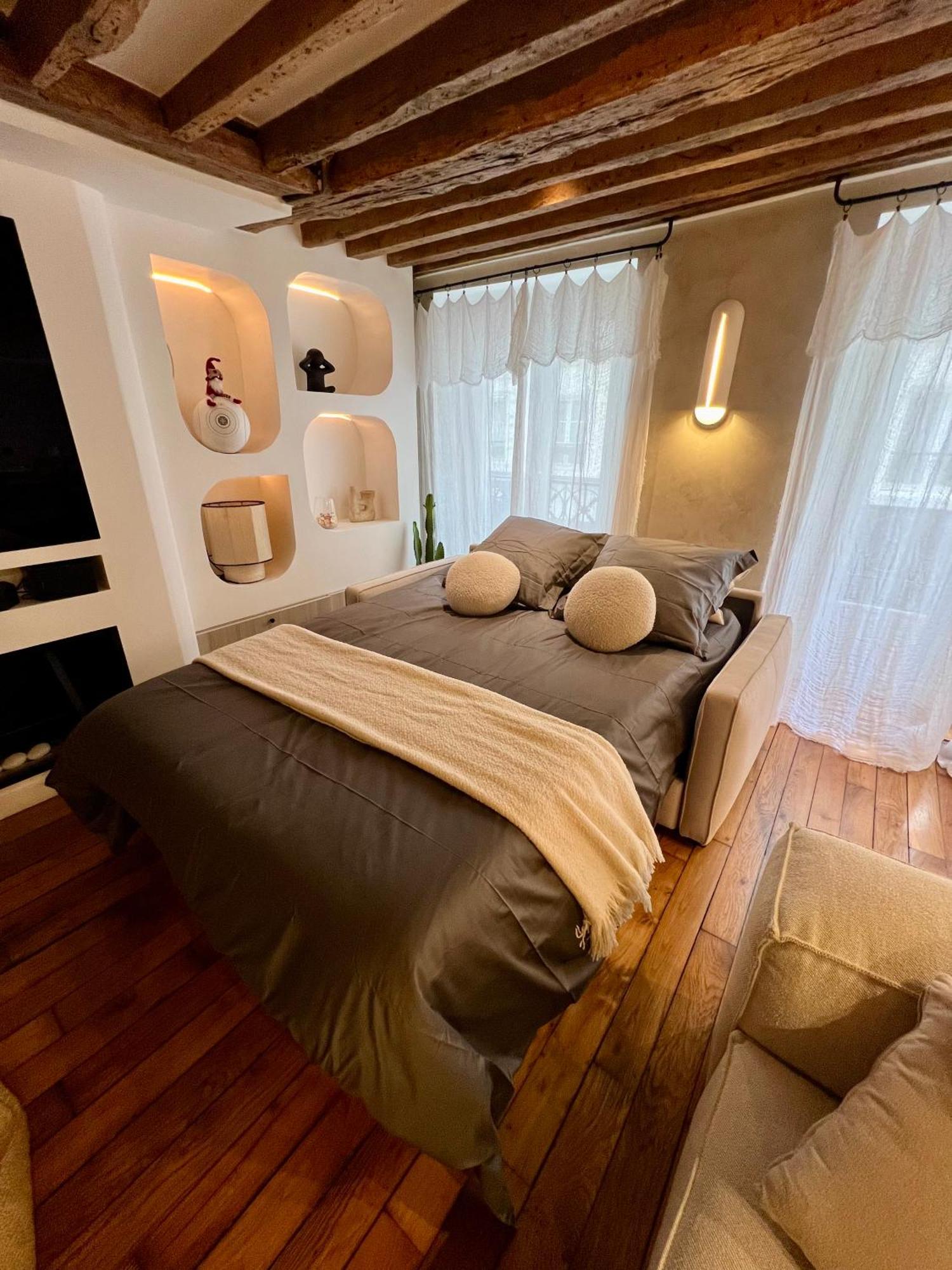 Apartment Luxe Louvre Paris