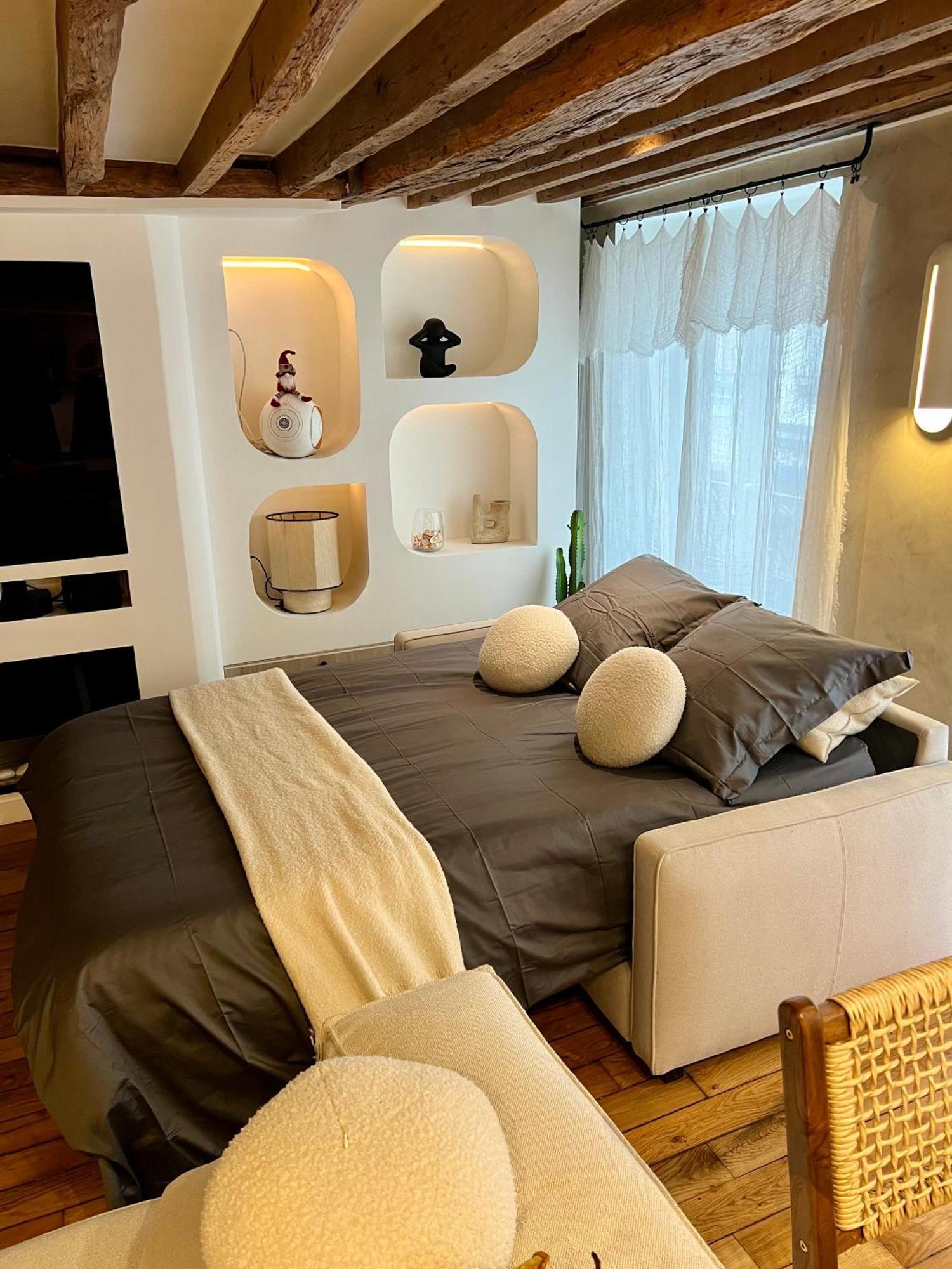 Apartment Luxe Louvre Paris