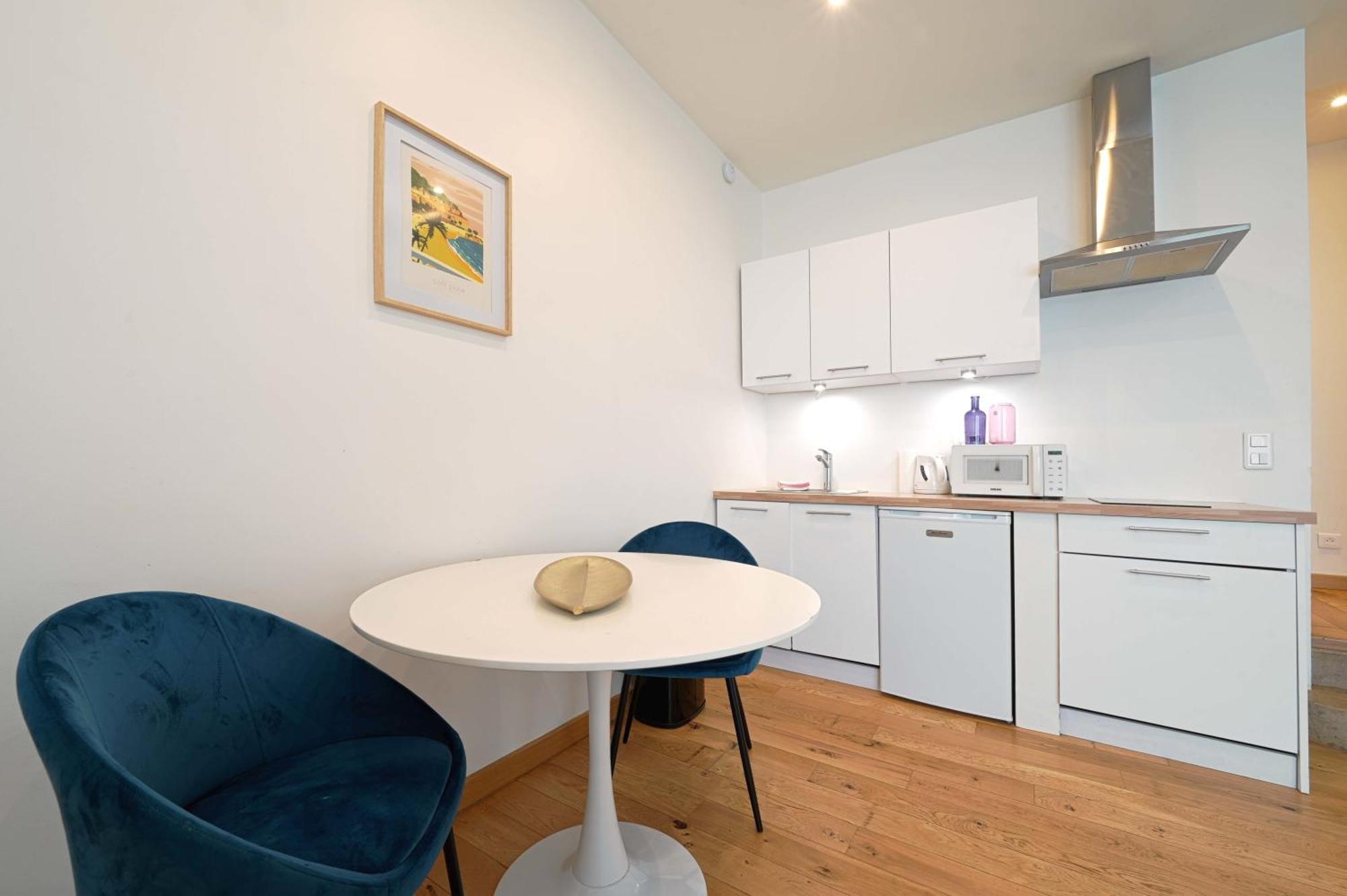 Appartement Superbe De 2 Pieces *