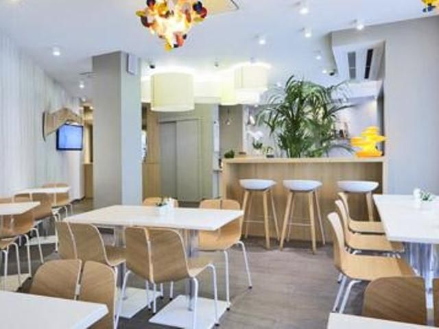 Kyriad 18 - Porte De Clignancourt - Montmartre Hotel