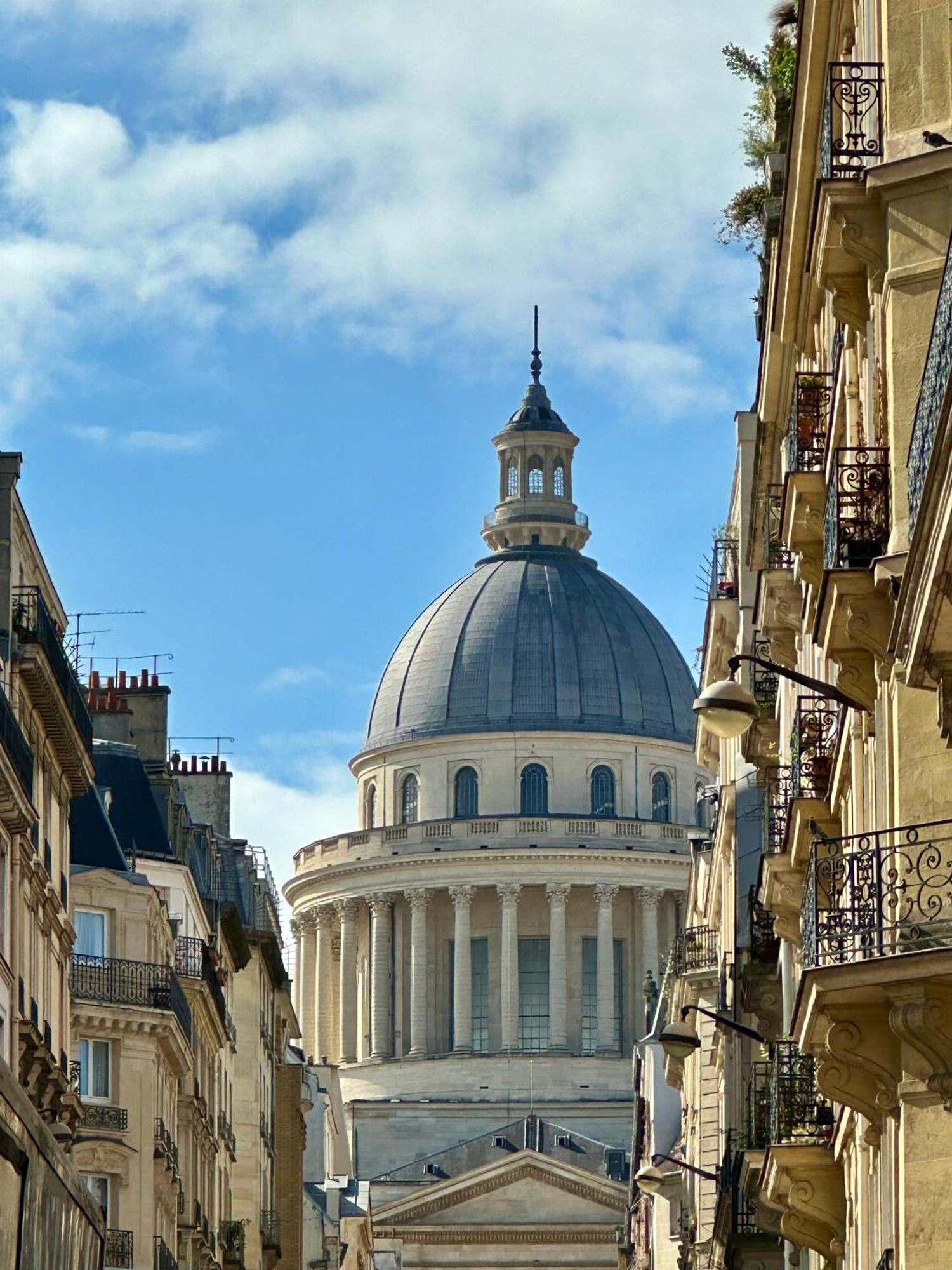 Chic Flat In Pantheon & Luxembourg Garden Apartment