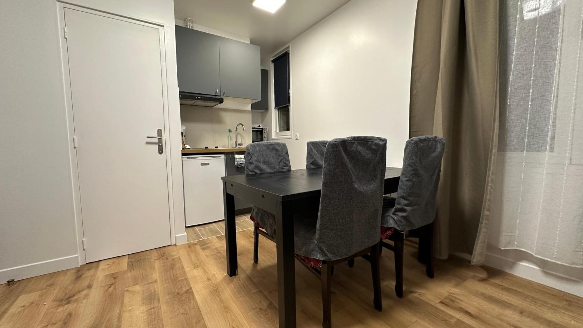 Lacharriere-logement Entier 38m2 Paris