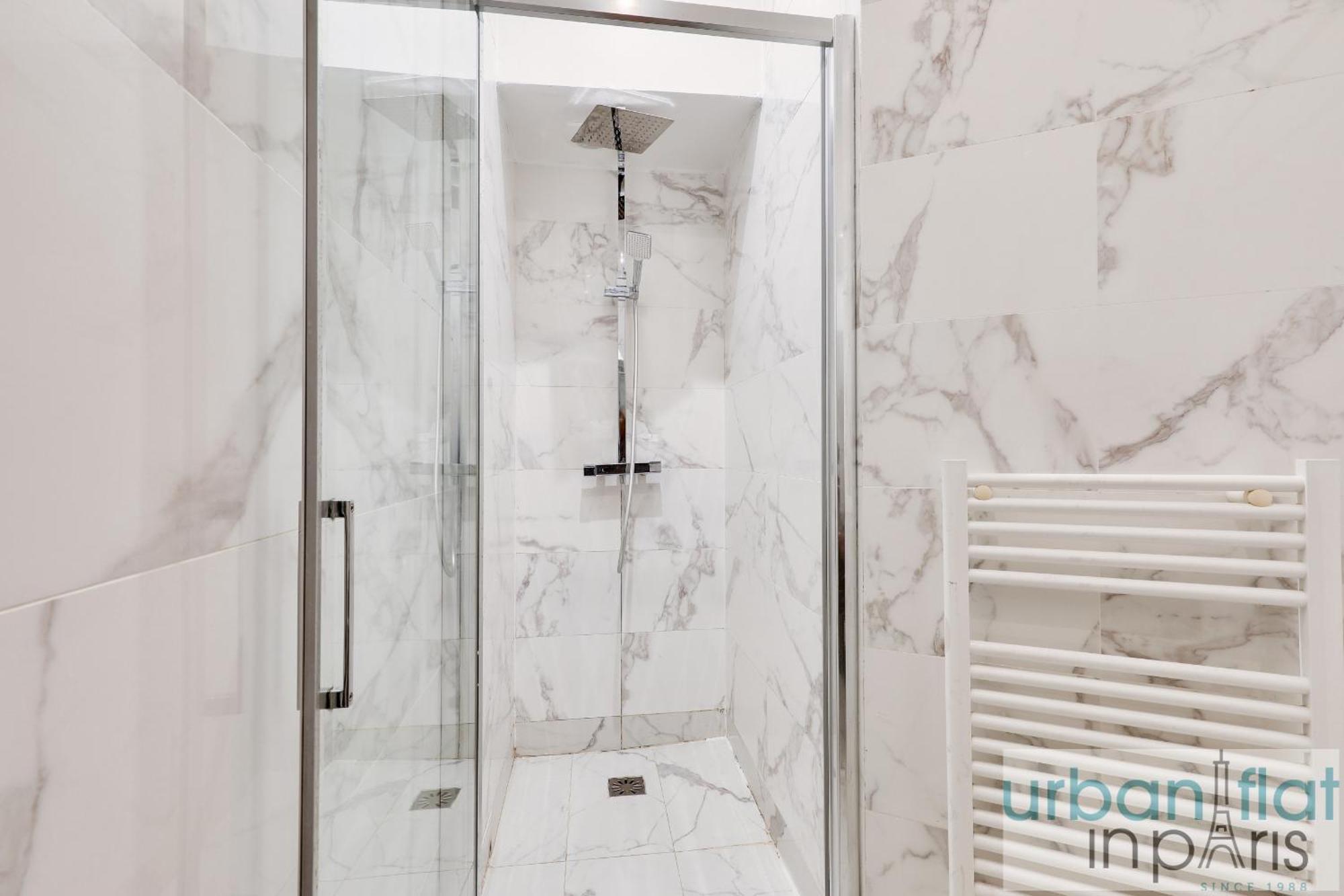 Apartment 62 - Beautiful Triangle D- 100m From Champs-elysees *