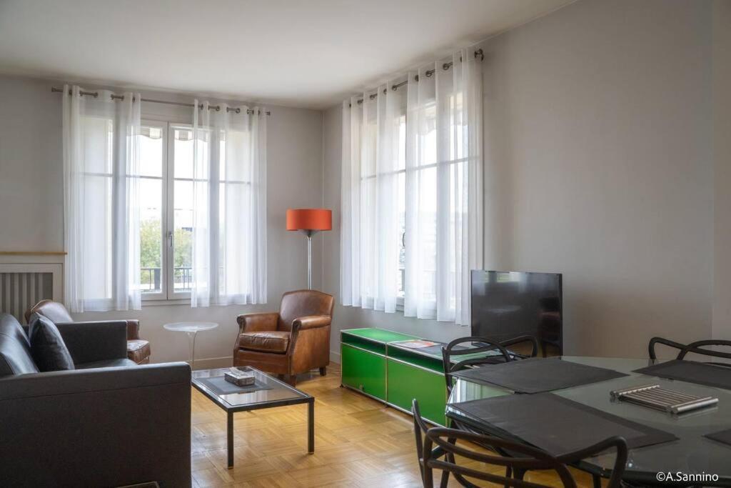 Appartement Moderne 2 Pieces En Plein Au Bord De Seine