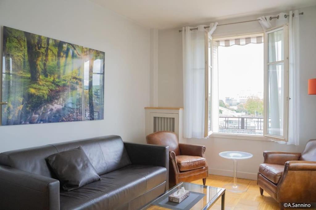 Appartement Moderne 2 Pieces En Plein Au Bord De Seine *