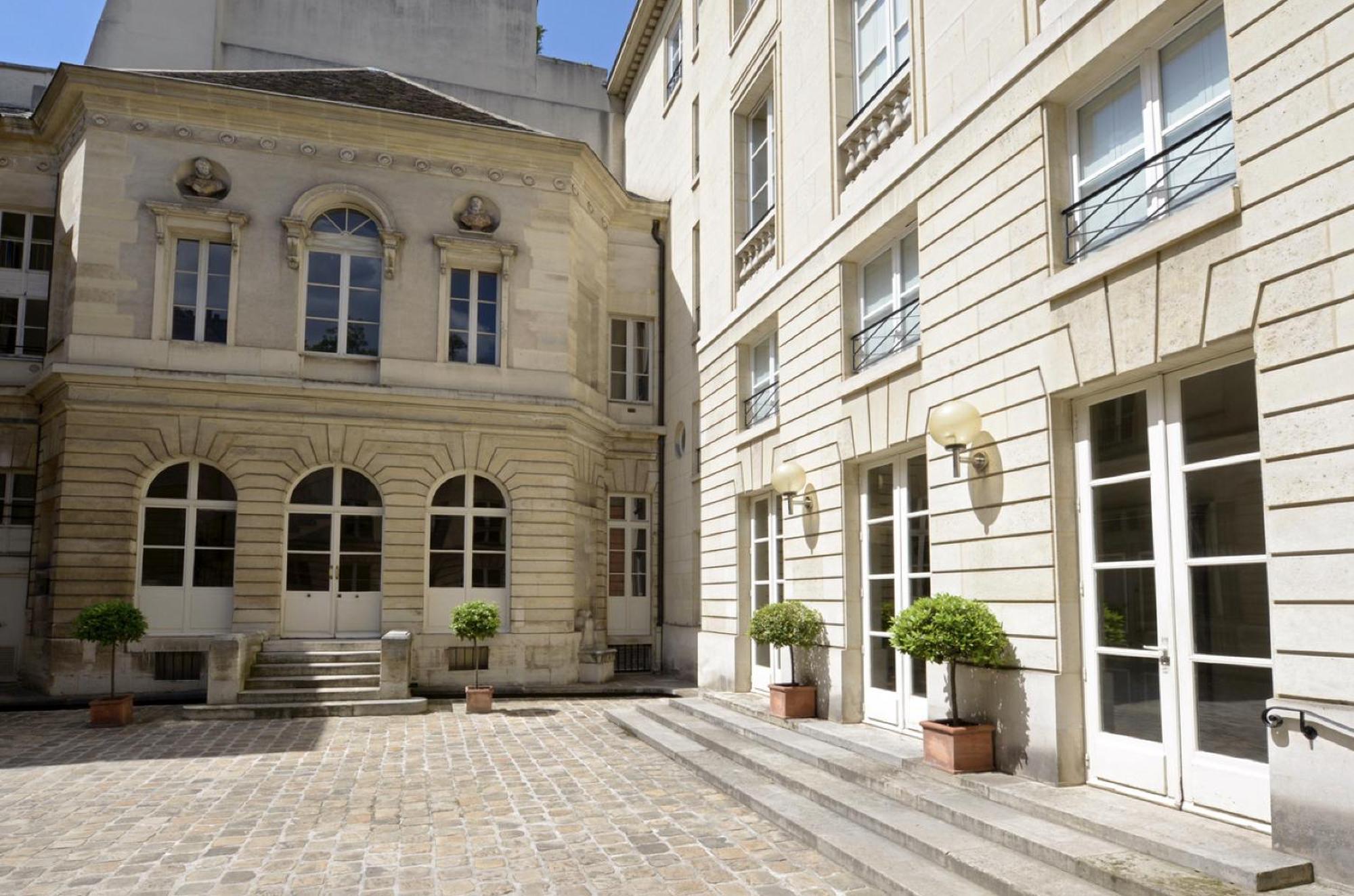 Center Le Marais By Studio Prestige