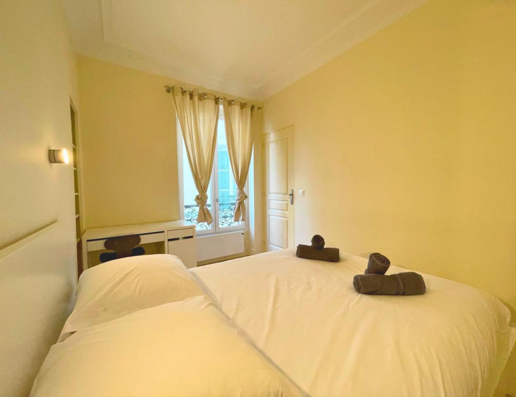 Homestay Lit Double Et Salon Avec Canape-lit A 10 Minutes Des Champs Elysees *