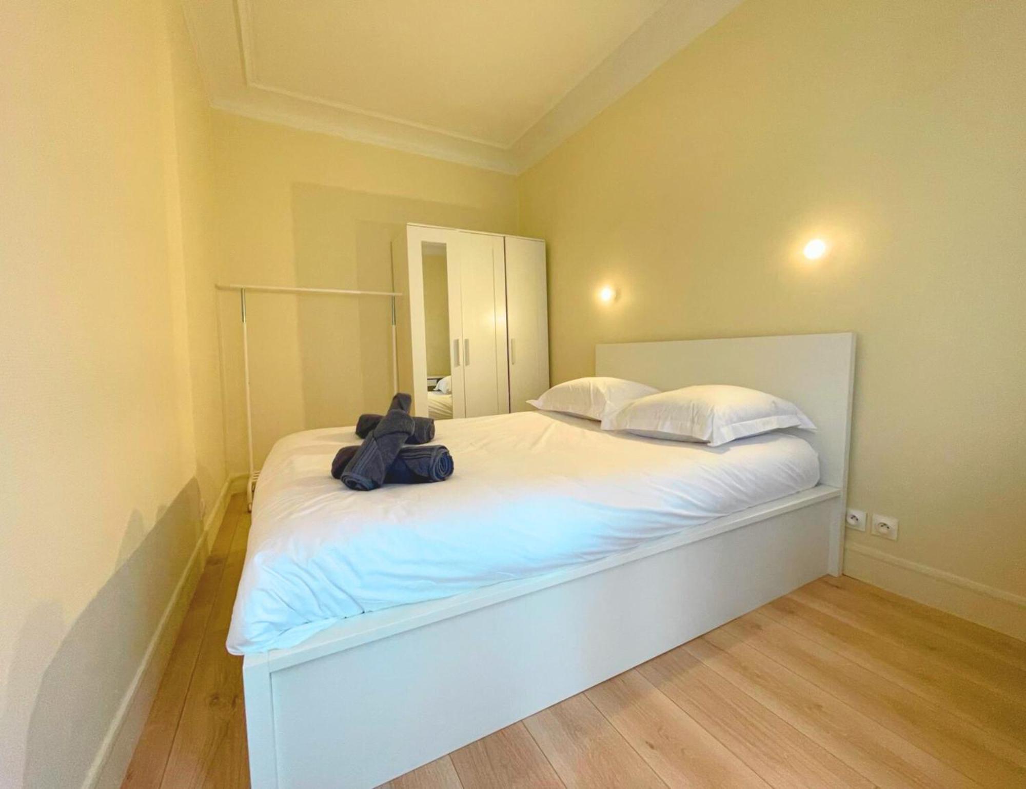 Homestay Lit Double Et Salon Avec Canape-lit A 10 Minutes Des Champs Elysees *
