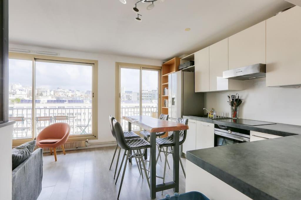 Avec Balcon Et Parking A 1min Du Metro Apartment