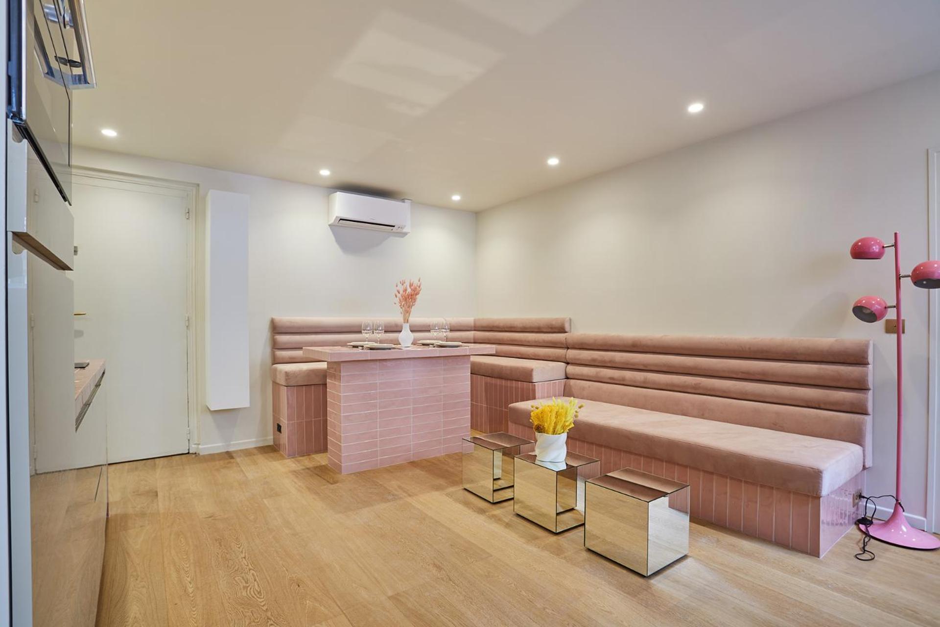Center Of By Prestige Apartment *