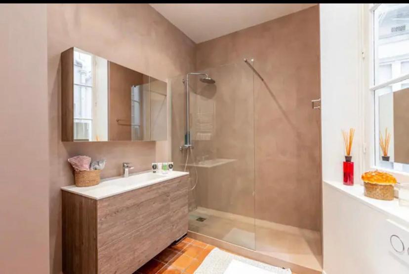 3 Bedroom Luxury Eiffel Tower View Paris