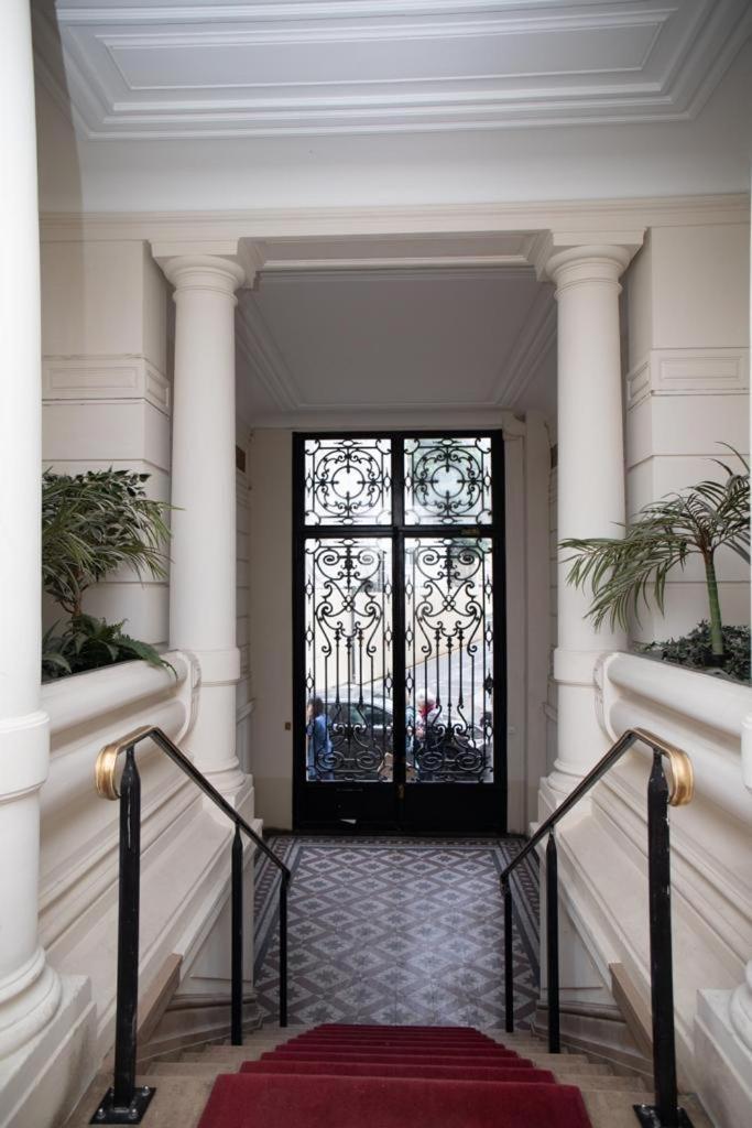 3 Bedroom Luxury Eiffel Tower View * Paris