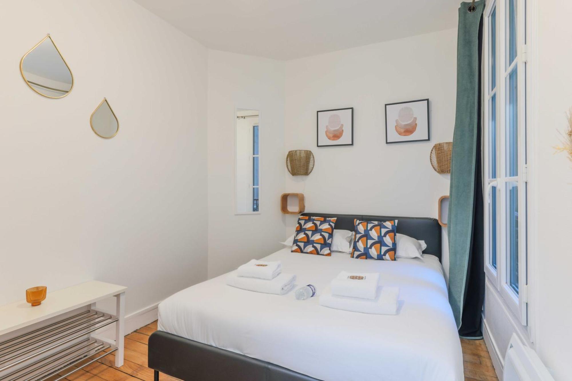 Apartment Cozy Parisian Retreat In The Heart Of The City