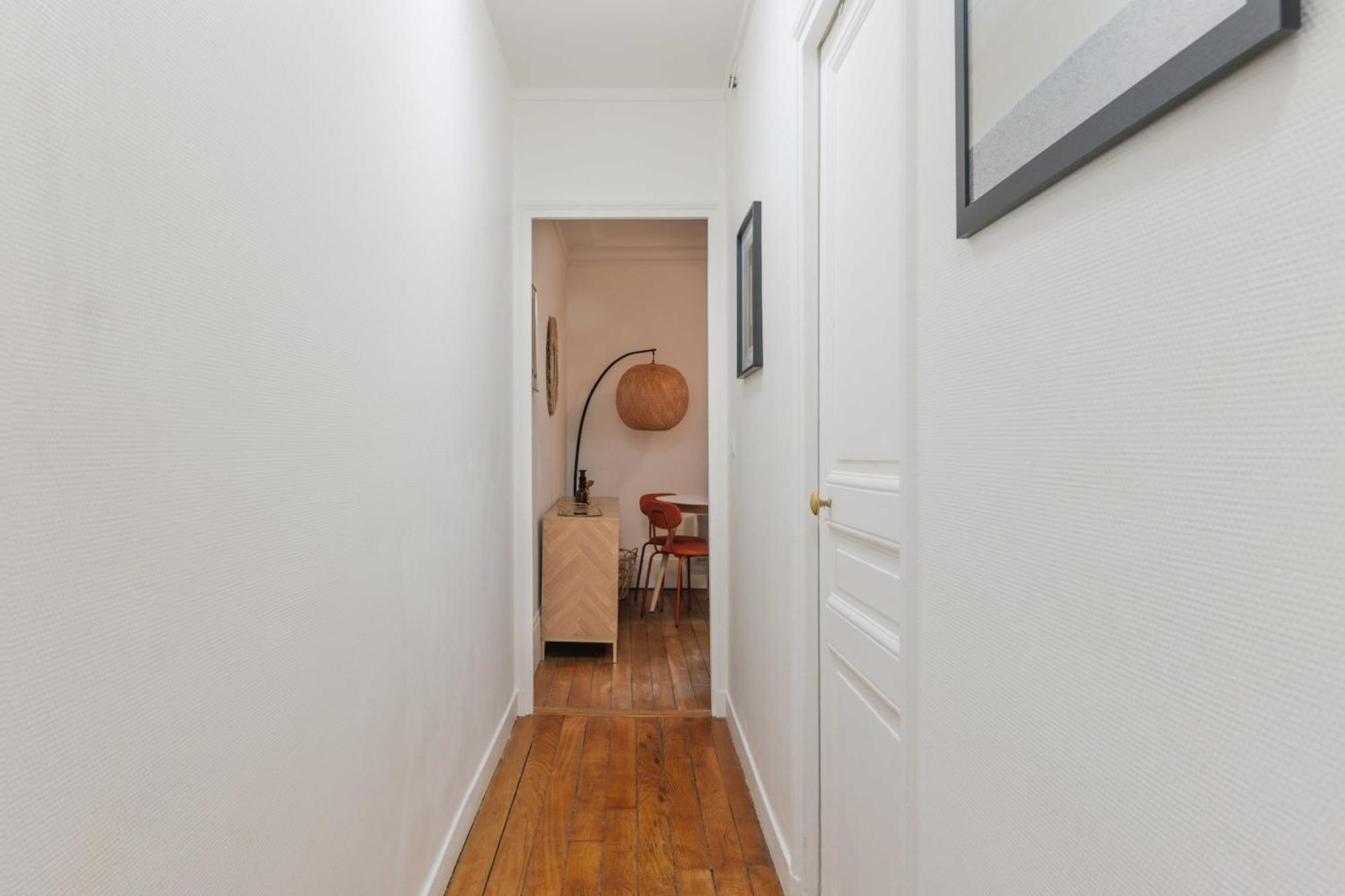 Apartment Cozy Parisian Retreat In The Heart Of The City