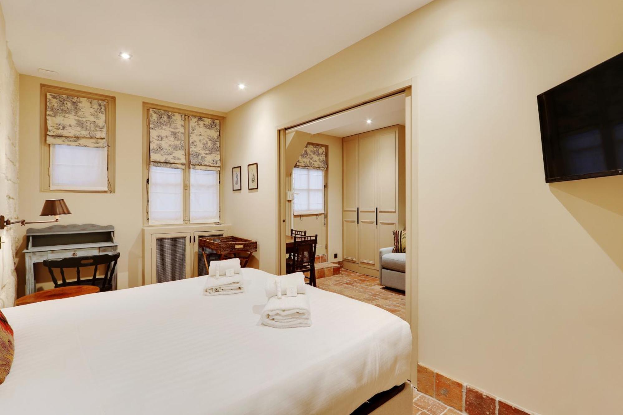 Pick A Flat's In Saint Germain - Paul-louis Courier