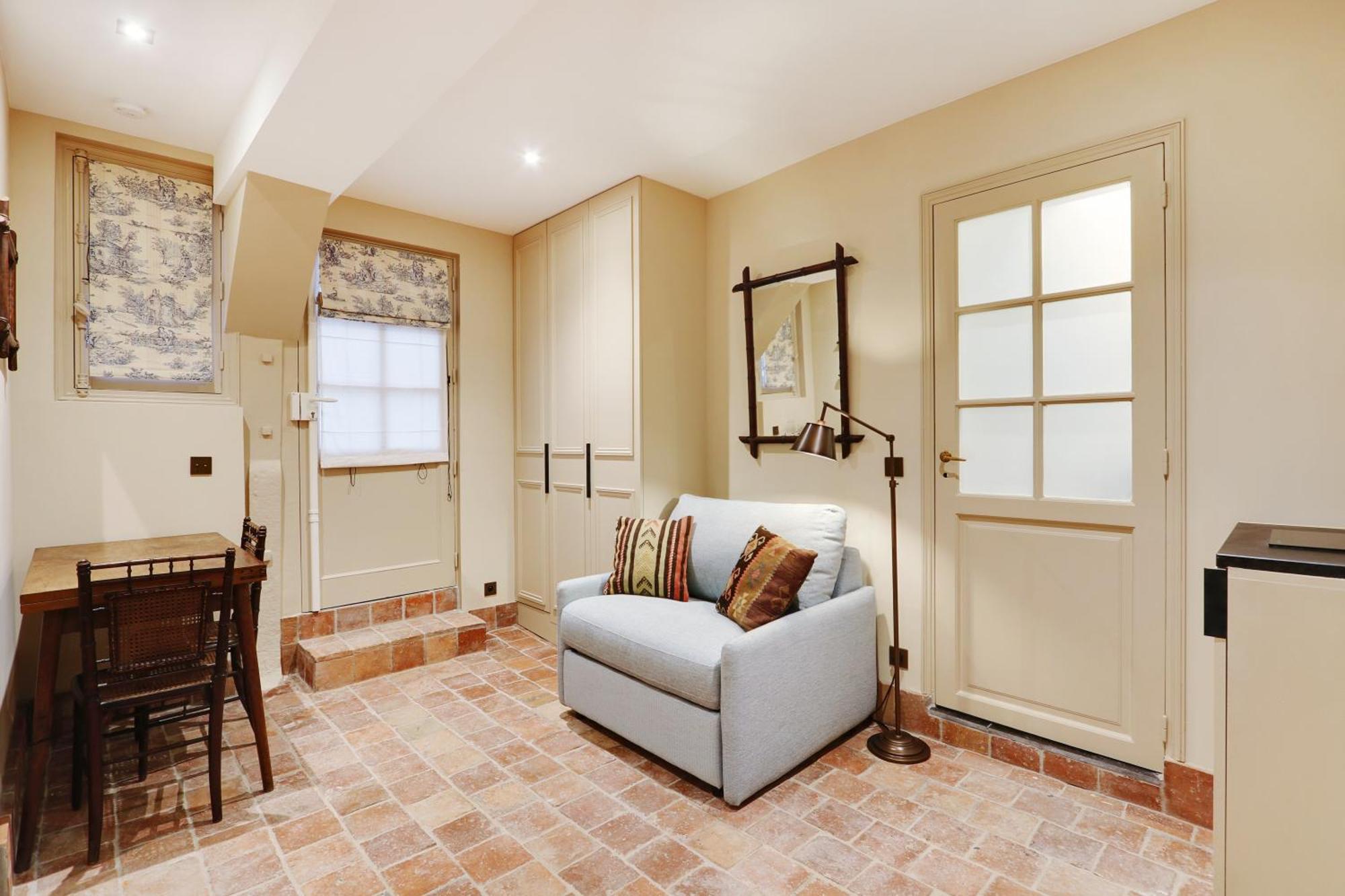Pick A Flat's In Saint Germain - Paul-louis Courier