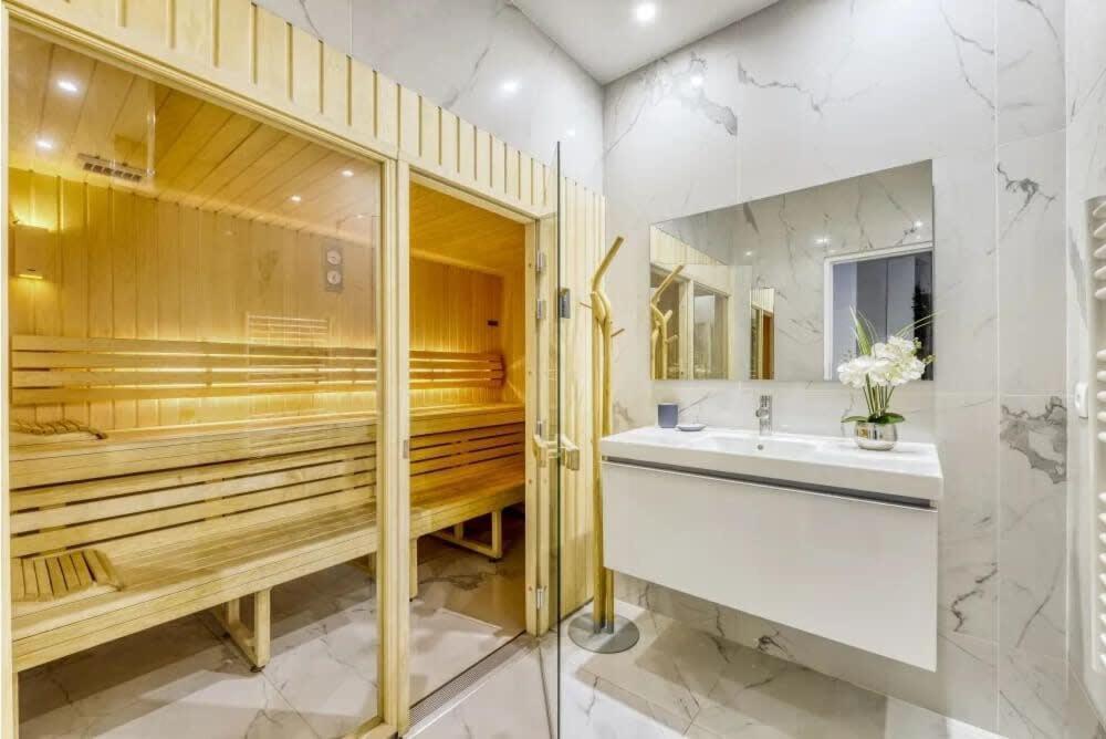 Sacre-coeur Modern 4bd With Sauna For 10 Guests! Paris