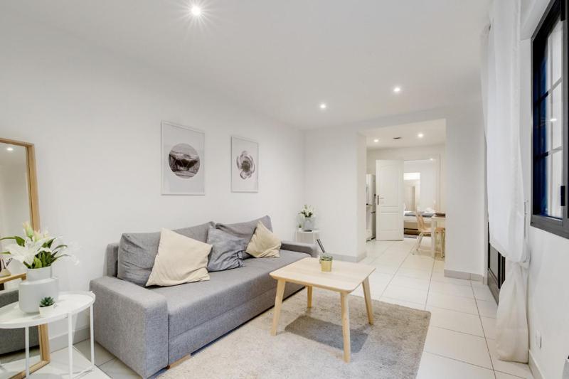 250 Sainte - Superb In * Paris
