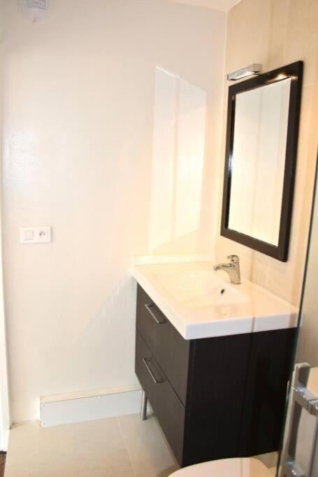 Beautiful 1 Bedroom In Le Marais Apartment *