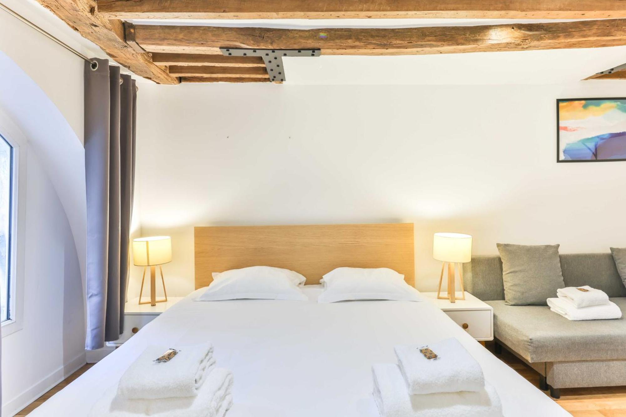 Dazzling Studio Caire