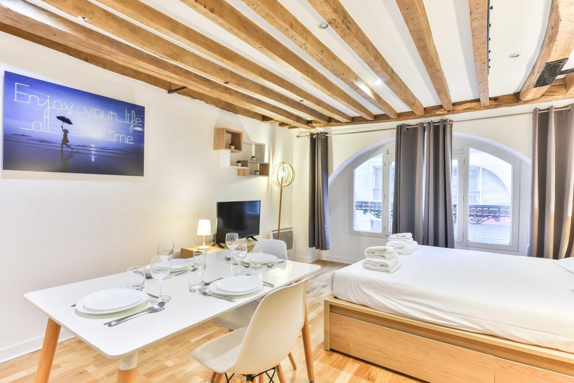 Dazzling Studio Caire Paris