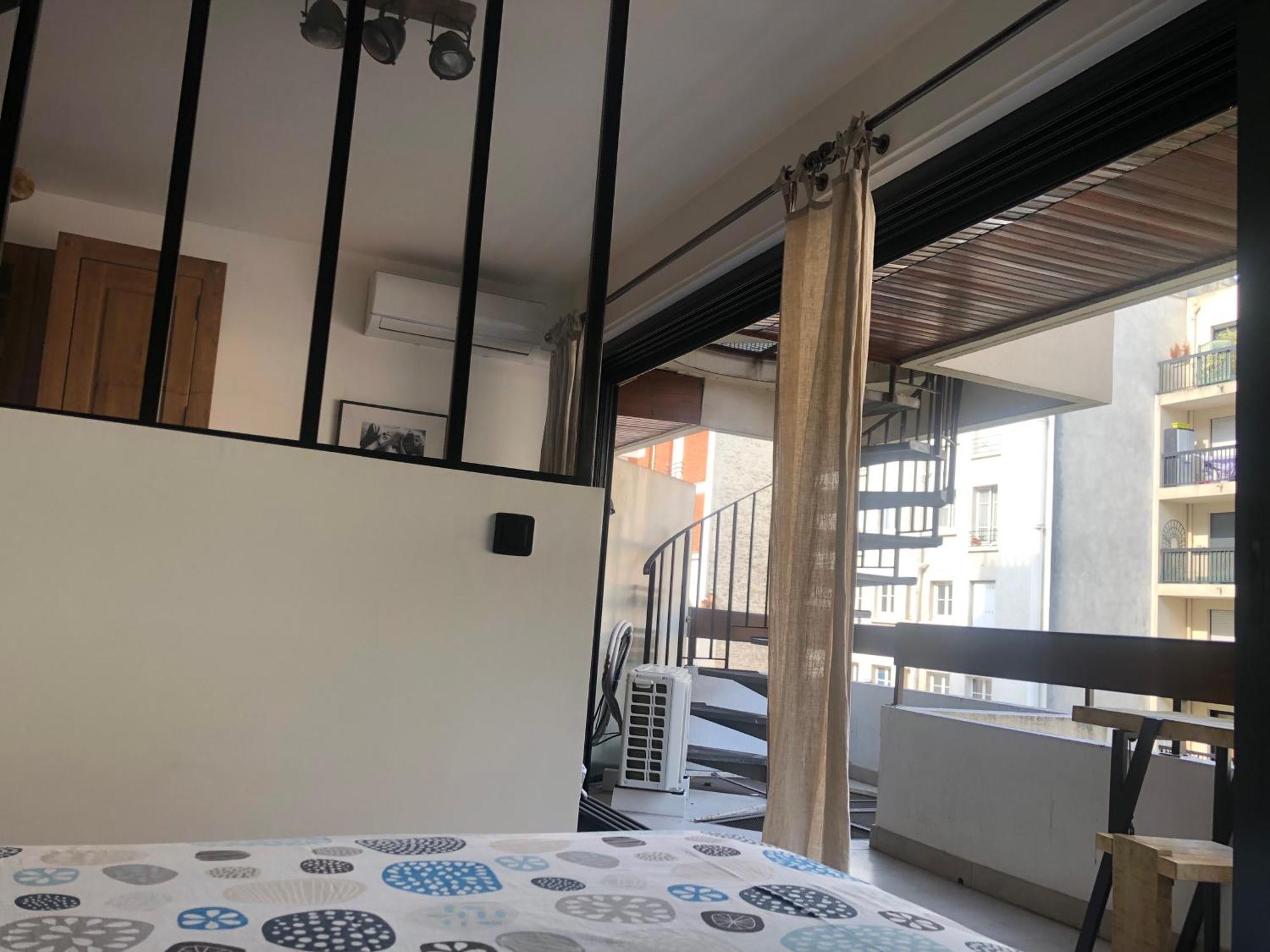 Appartement Studio 118 Rue Saint Charles 15 *