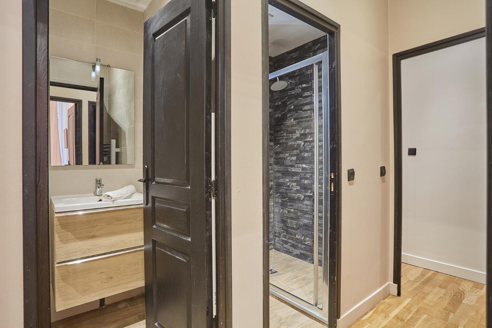 Center Of By Prestige Apartment *