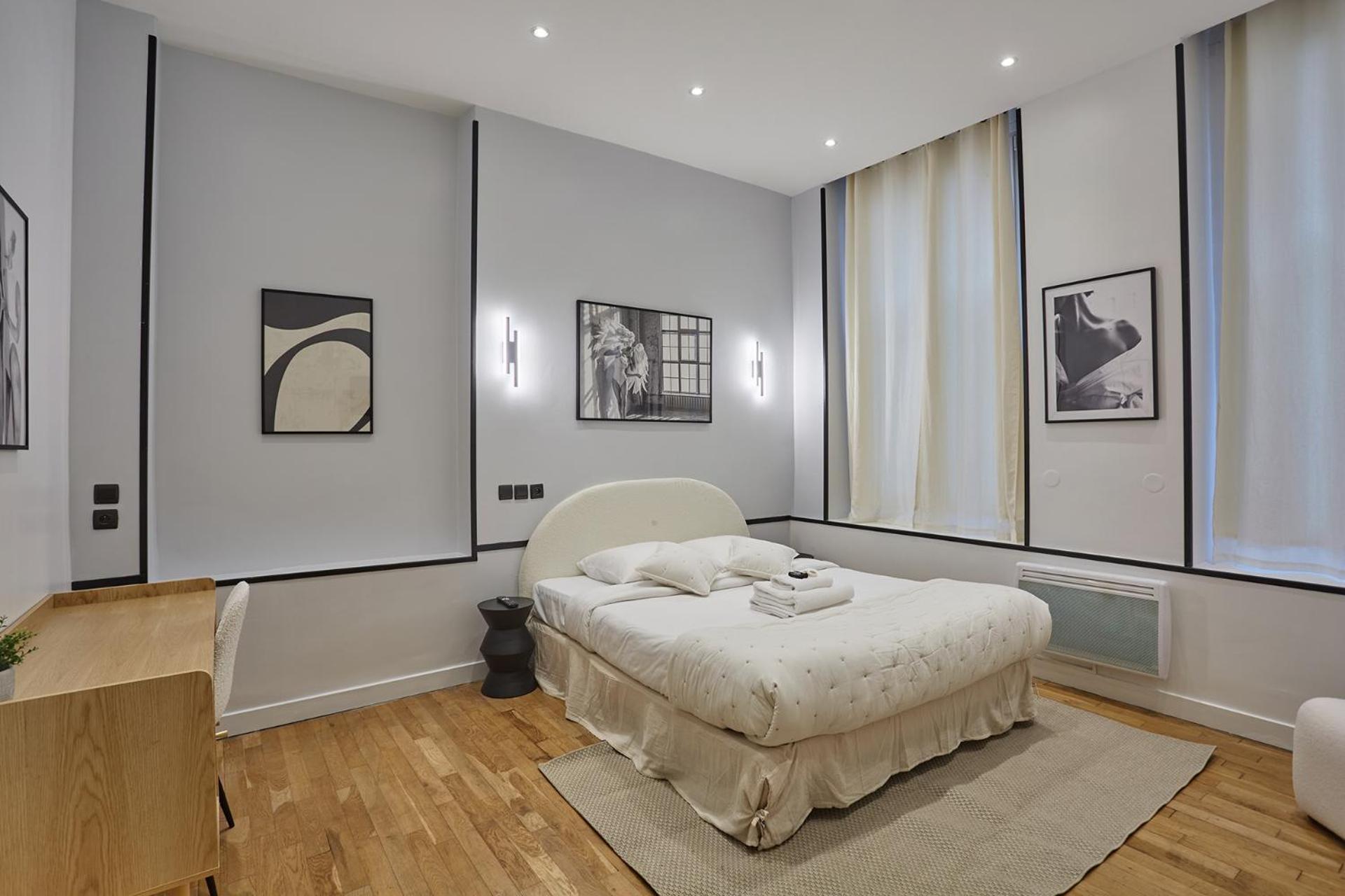 Center Of By Prestige Apartment *