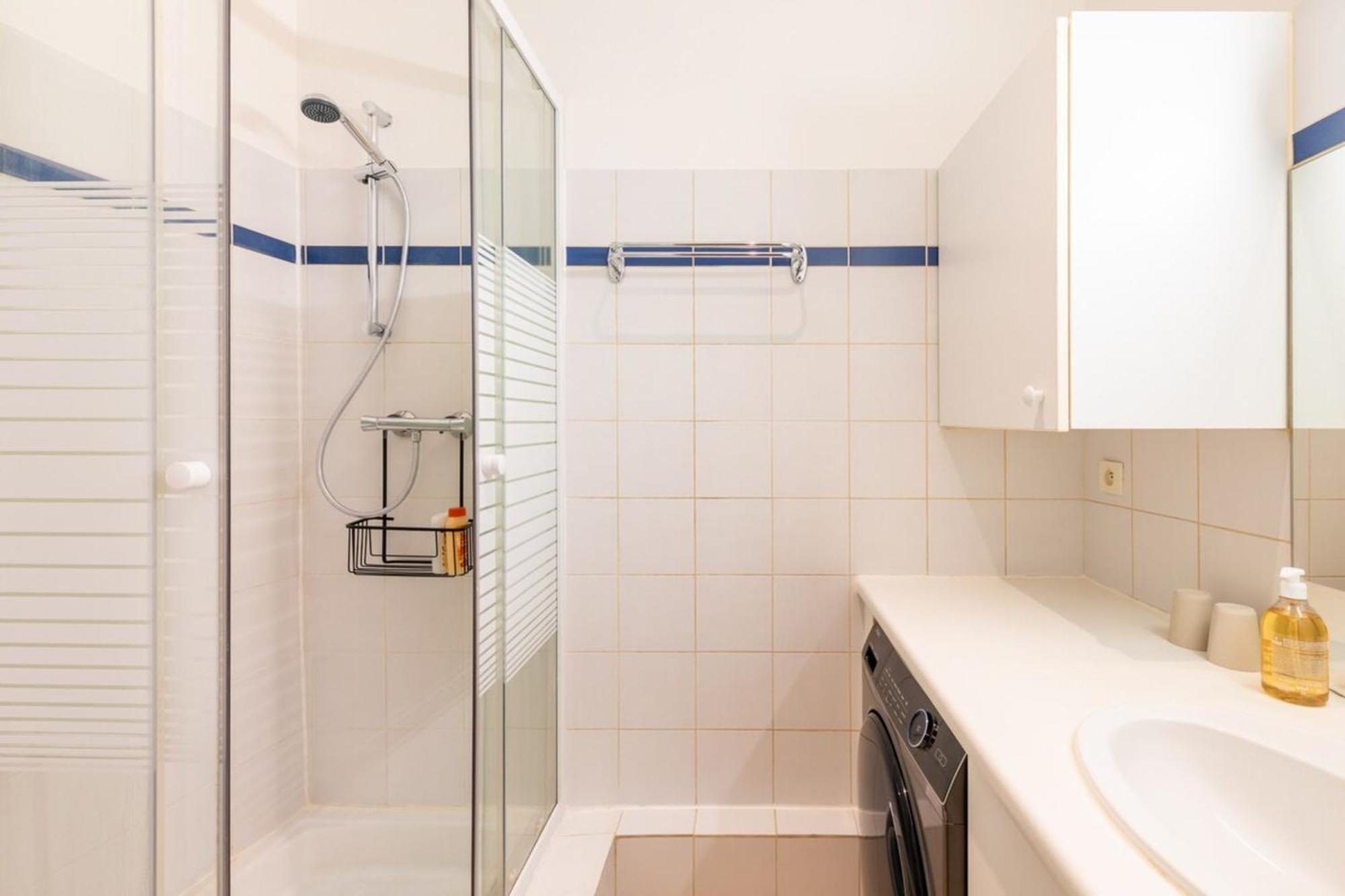 Apartment Cosy & Well-connected 1bd Apartmentsaint Lazare *