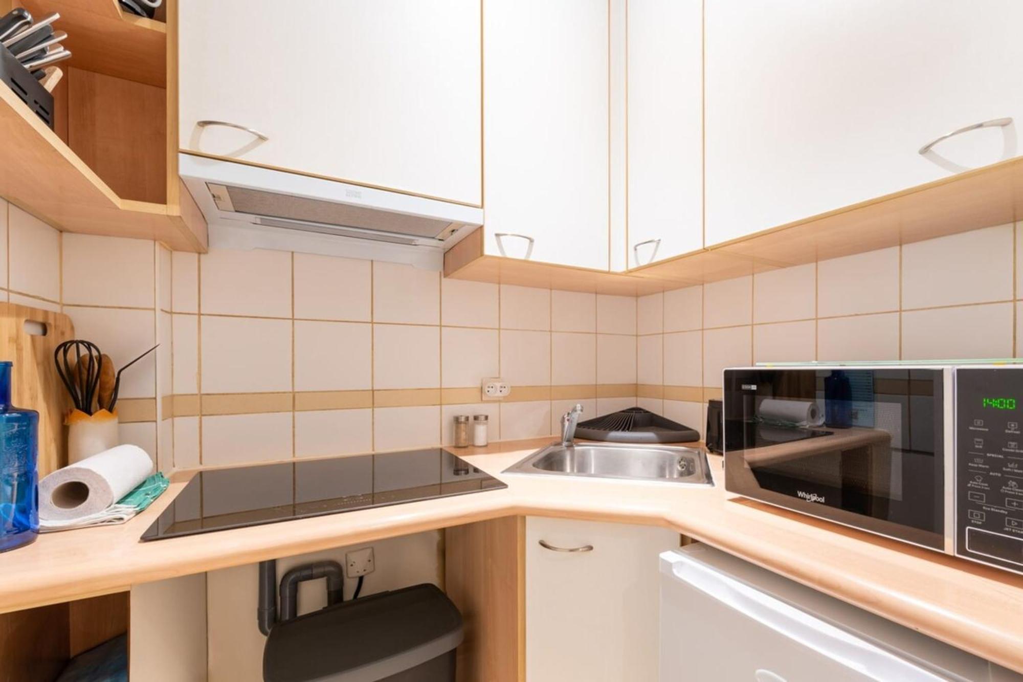Cosy & Well-connected 1bd Apartmentsaint Lazare *