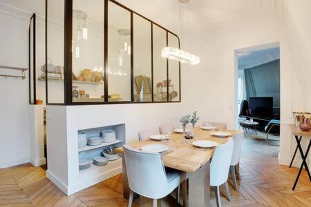 Ferienhaus Chic Au Coeur De Montorgueil 2bdr Paris