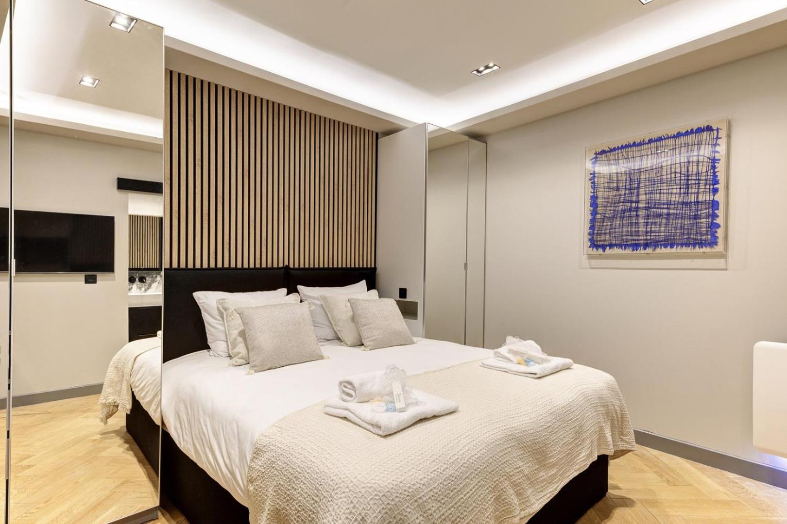 Apartment 327 Le Marais - Superb In
