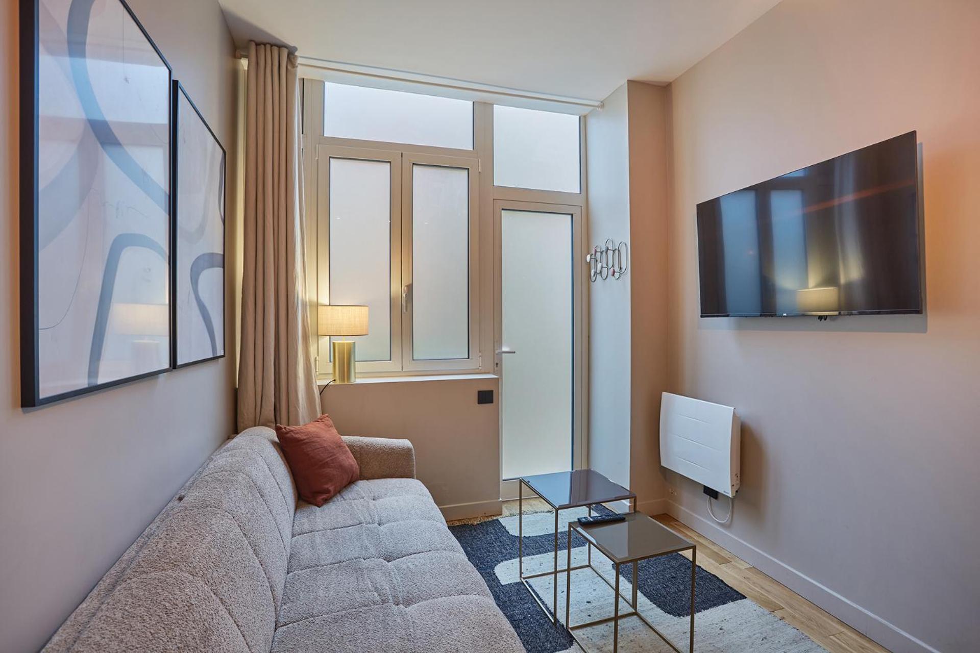 Apartment Center Of By Prestige Paris
