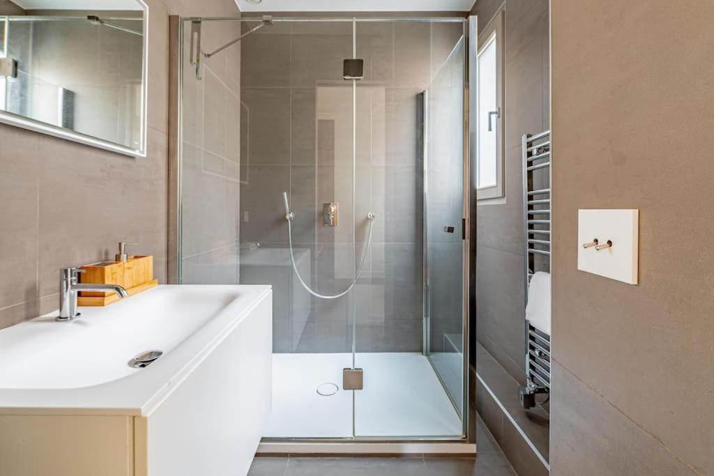 Stylish Flat 2 Bedr By Champs Elysees