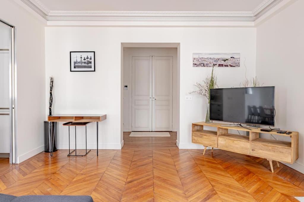 Apartment Stylish Flat 2 Bedr By Champs Elysees